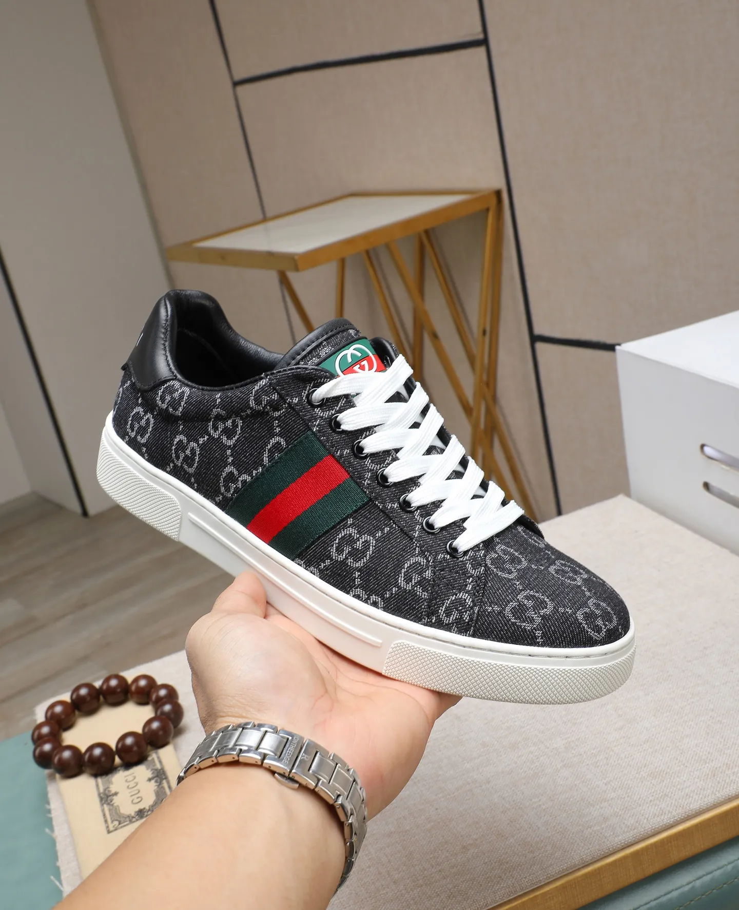 Men's shoes 💰420 GUCCI🔍🔍The latest model is available at the counter simultaneously. Original calfskin imported from Italy, genuine leather lining, (high-end, extravagant and classy) with exquisite workmanship. Sole: Original sole provided by the original factory. ⚠Exclusive double-layer movable molded sole is super comfortable⚠. Photographed in real life. 🎬The real thing is better. 🔍🔍"High quality·Follow the order" code number 38-44